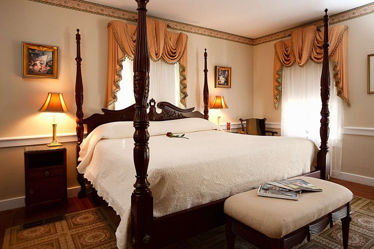 Monmouth Historic Inn Rooms