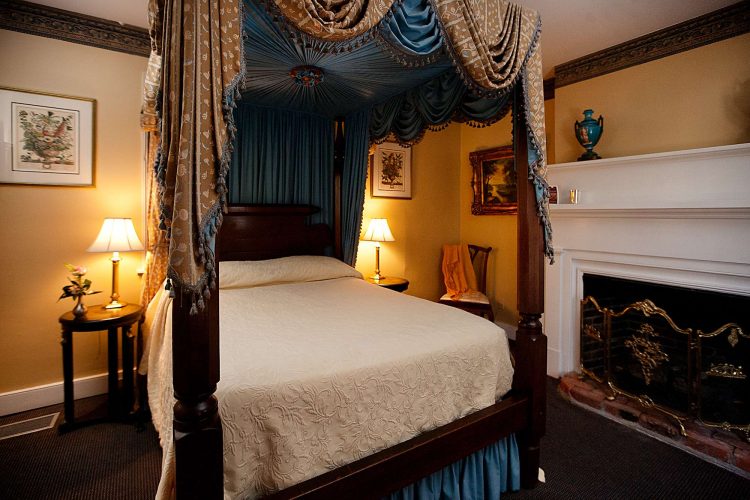 Monmouth Historic Inn Rooms