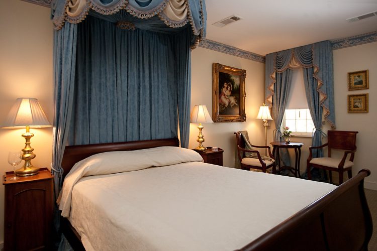 Monmouth Historic Inn Rooms