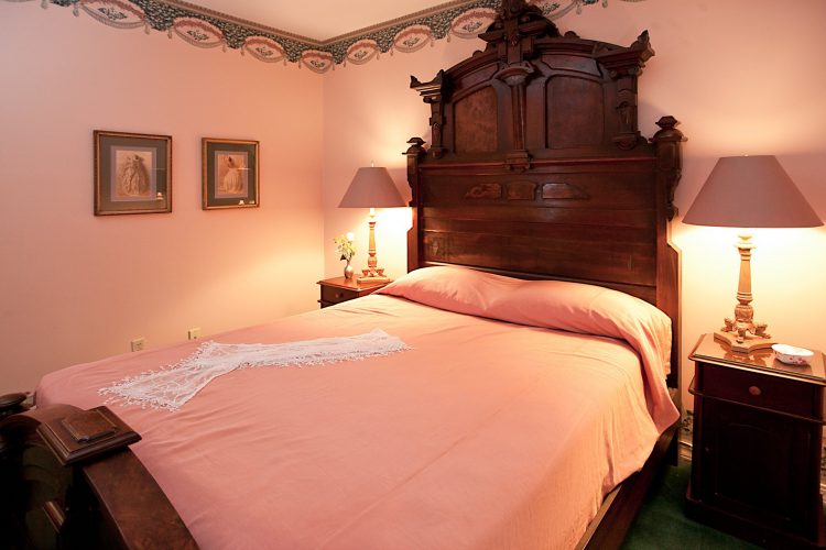 Monmouth Historic Inn Rooms