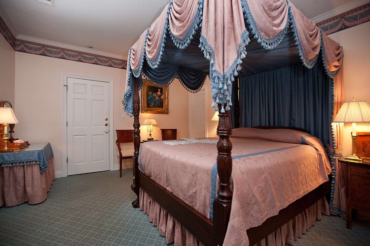 Monmouth Historic Inn Rooms