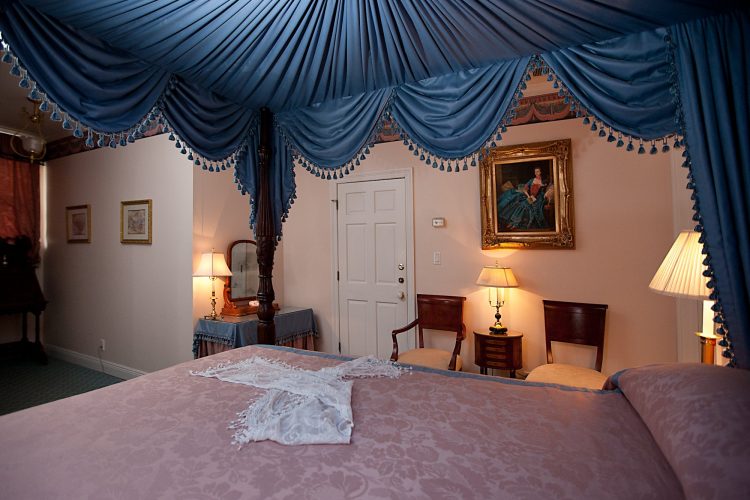 Monmouth Historic Inn Rooms