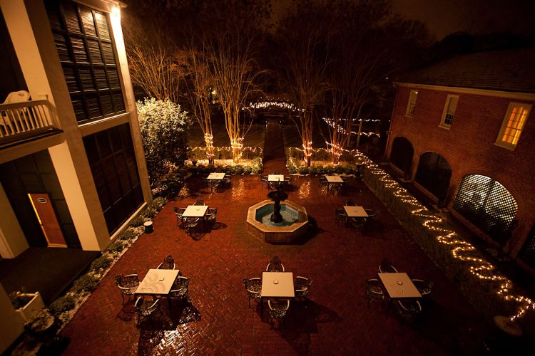 Monmouth Historic Inn Courtyard