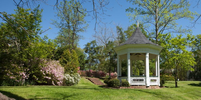 Monmouth Historic Inn Grounds