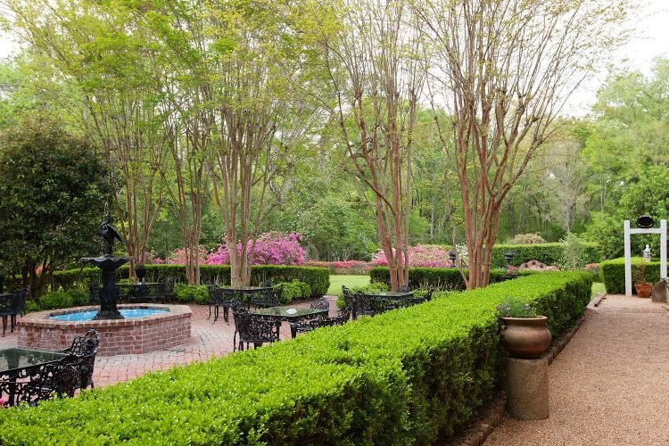 Monmouth Historic Inn Courtyard