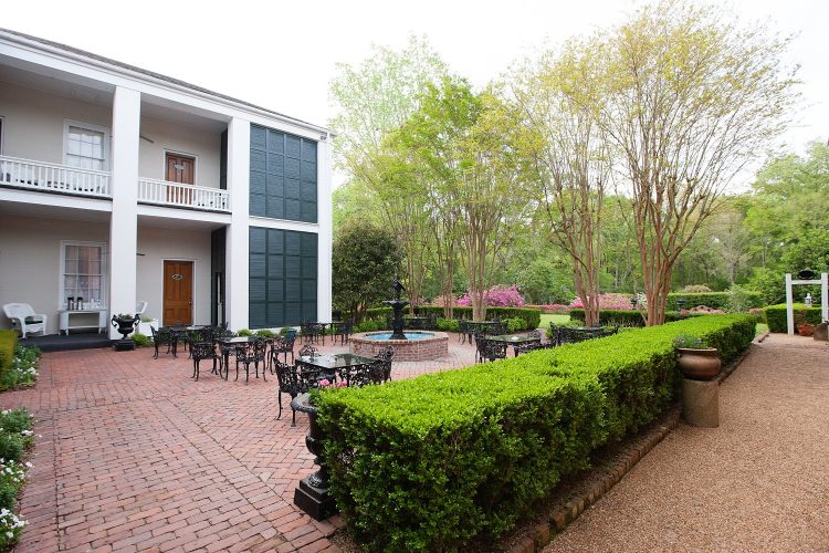 Monmouth Historic Inn Courtyard