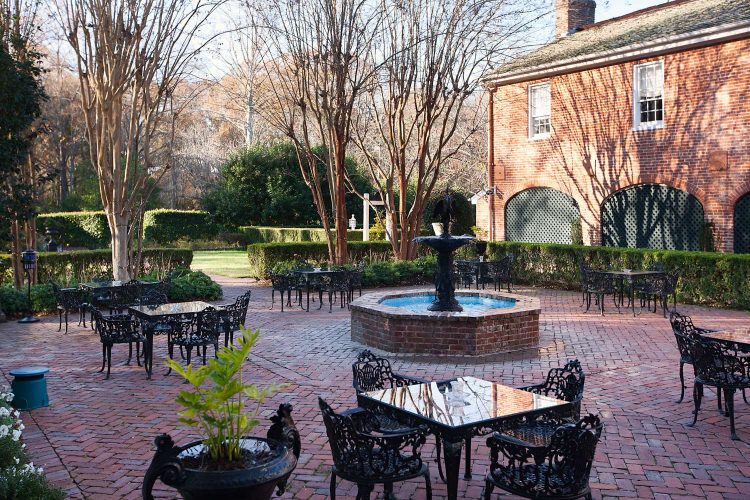 Monmouth Historic Inn Courtyard