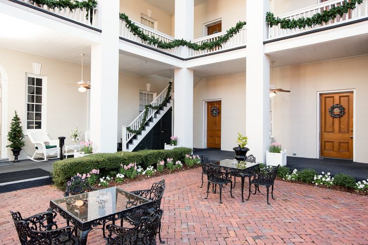 Monmouth Historic Inn Courtyard