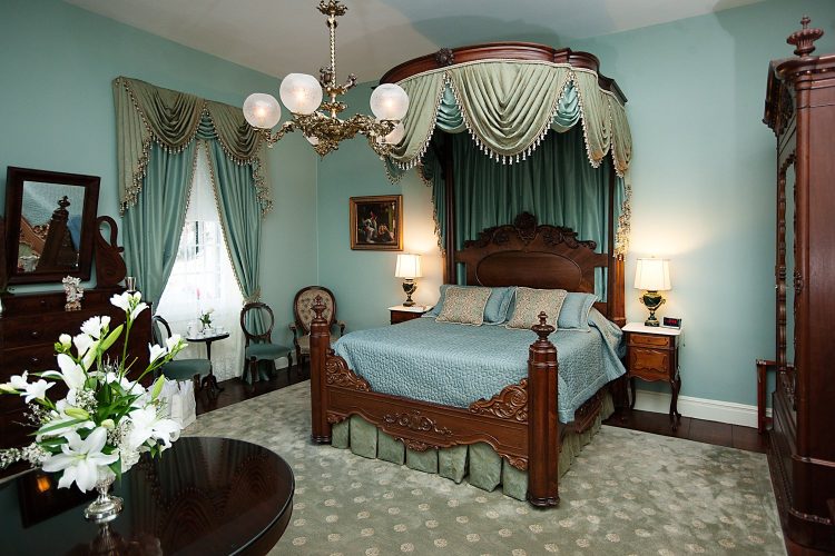 Monmouth Historic Inn Rooms