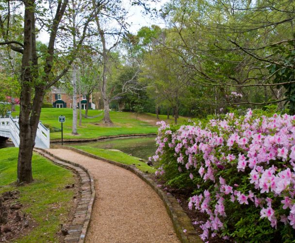 Monmouth Historic Inn Grounds