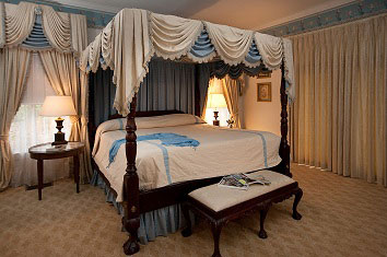 Duke of Monmouth Suite bed