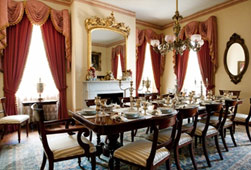 Grand restaurant table 